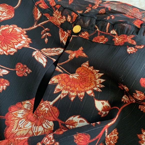 Chico’s top. Size 1 (8-10 M). Black base with rust floral print. Pretty pleats! - Picture 5 of 6
